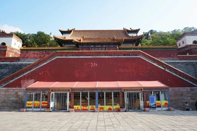 Siebenundzwanzig Gespräche über den merkwürdigen Tod des Gouverneurs der Provinz Quinghe